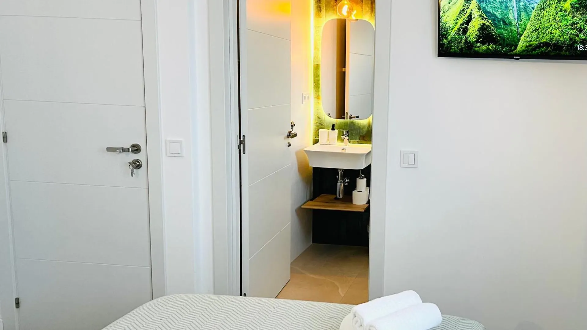Solaz Malaga, Shared Apartment 0*,